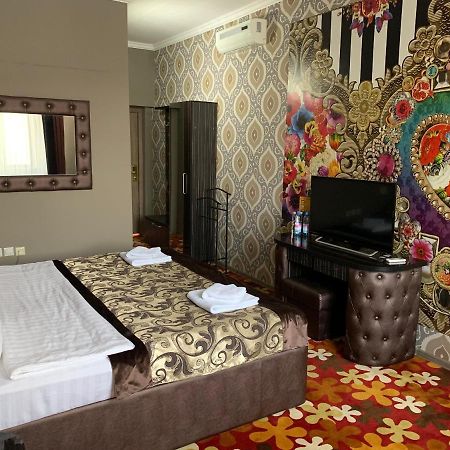 Deluxe Plaza Hotel Almati Kültér fotó