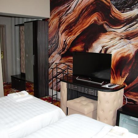 Deluxe Plaza Hotel Almati Kültér fotó