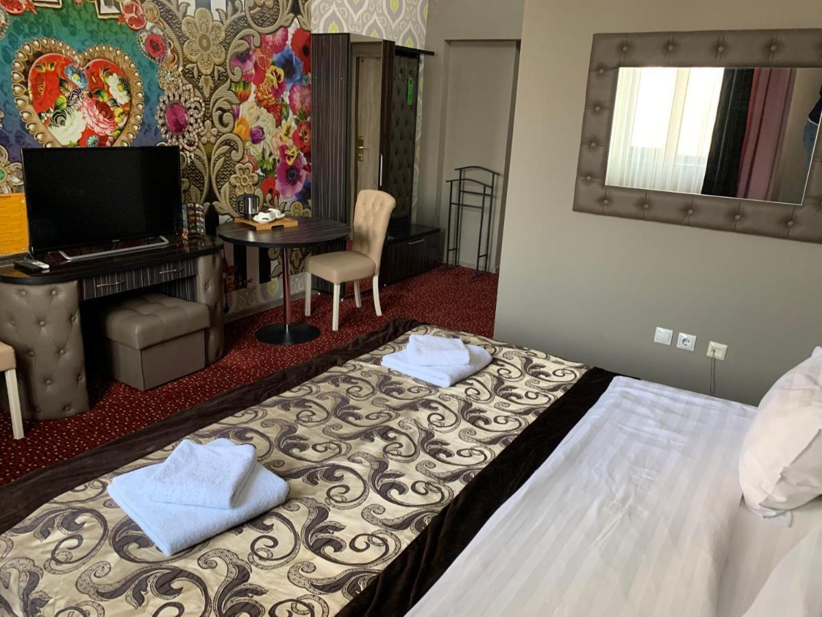 Deluxe Plaza Hotel Almati Kültér fotó