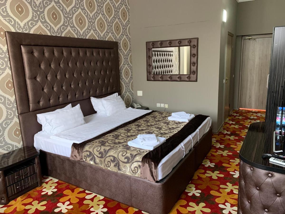 Deluxe Plaza Hotel Almati Kültér fotó