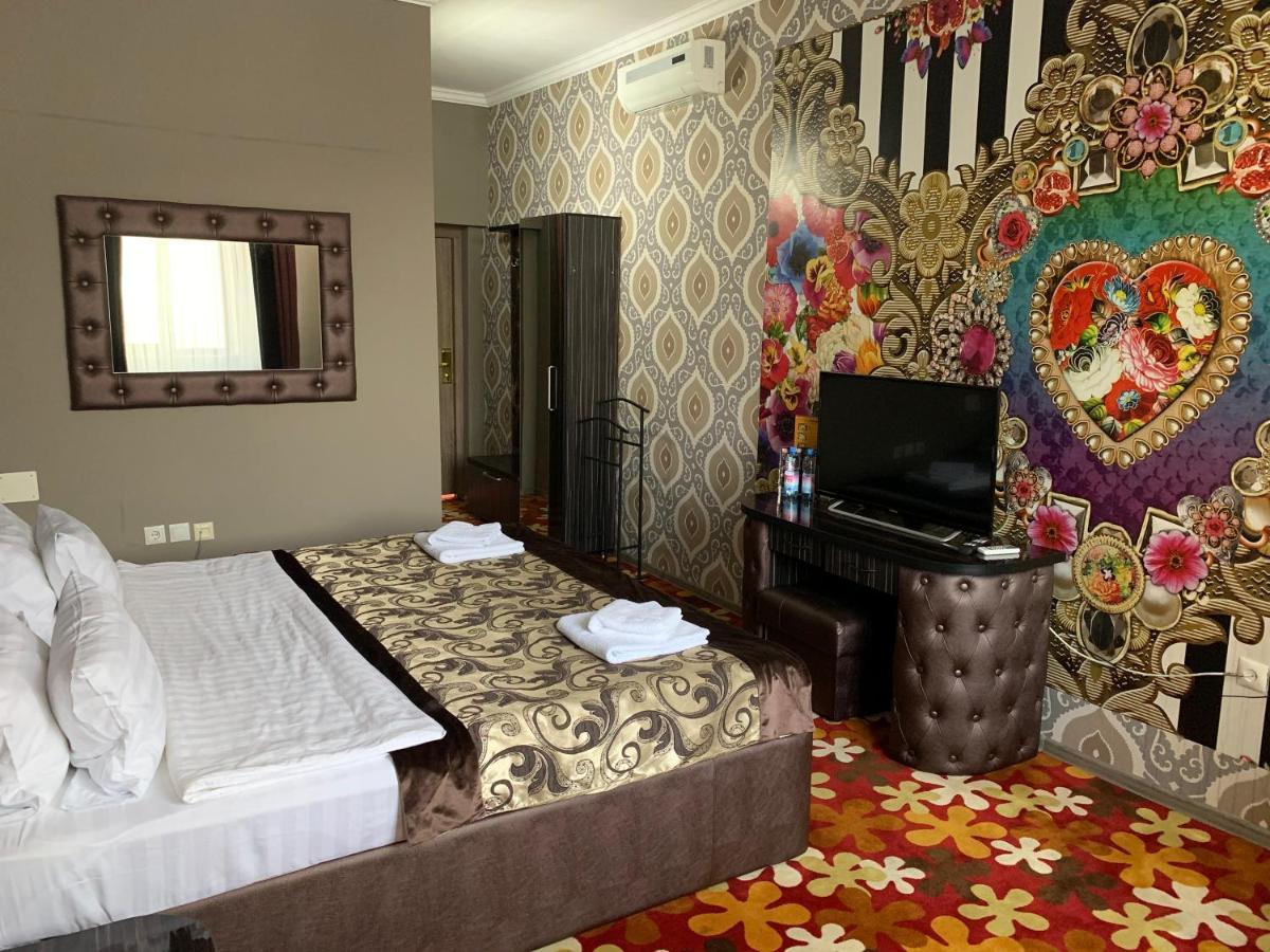 Deluxe Plaza Hotel Almati Kültér fotó
