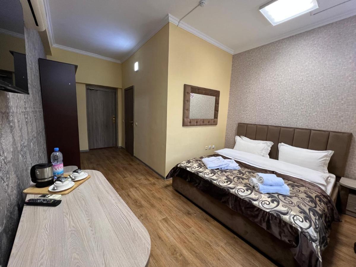 Deluxe Plaza Hotel Almati Kültér fotó