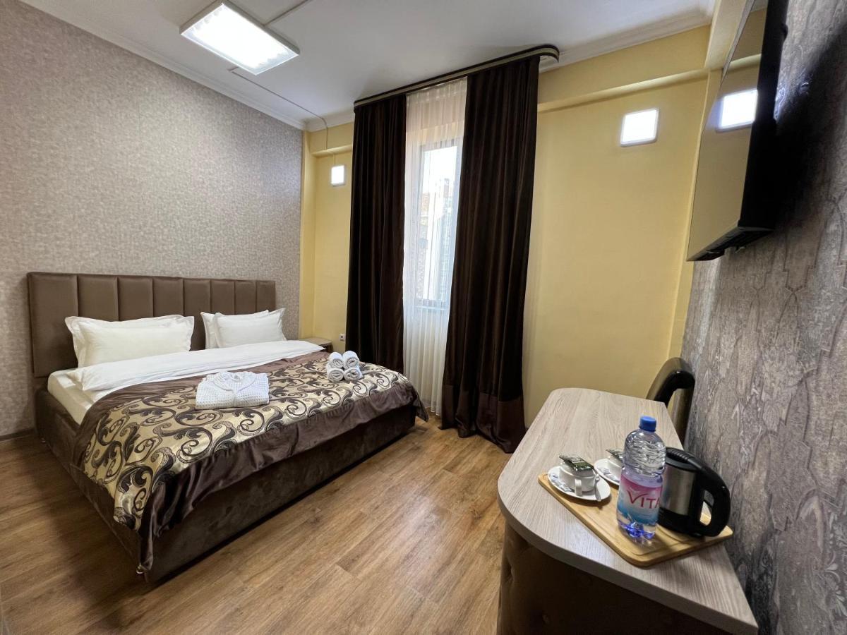 Deluxe Plaza Hotel Almati Kültér fotó