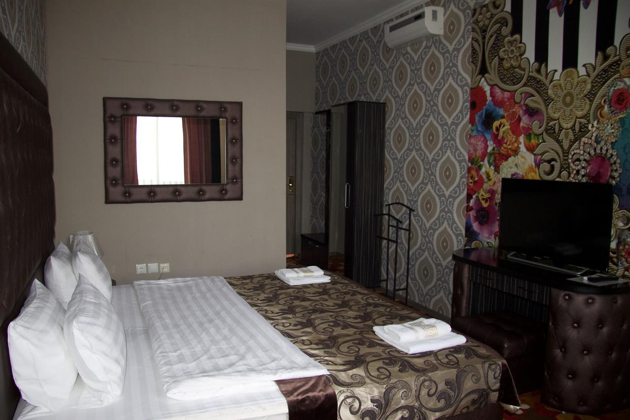Deluxe Plaza Hotel Almati Kültér fotó