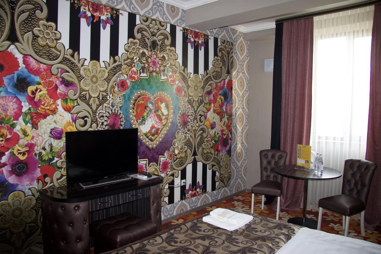 Deluxe Plaza Hotel Almati Kültér fotó