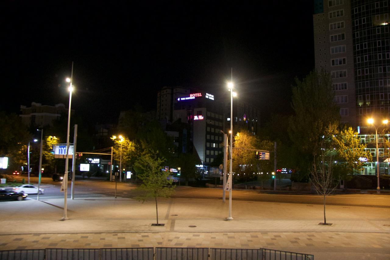 Deluxe Plaza Hotel Almati Kültér fotó