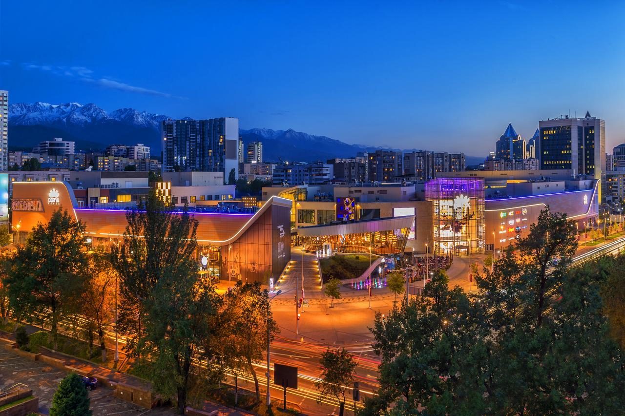 Deluxe Plaza Hotel Almati Kültér fotó