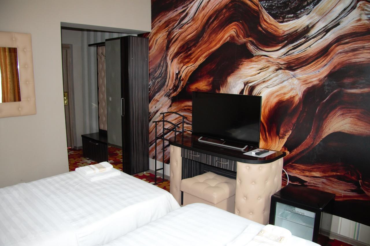 Deluxe Plaza Hotel Almati Kültér fotó