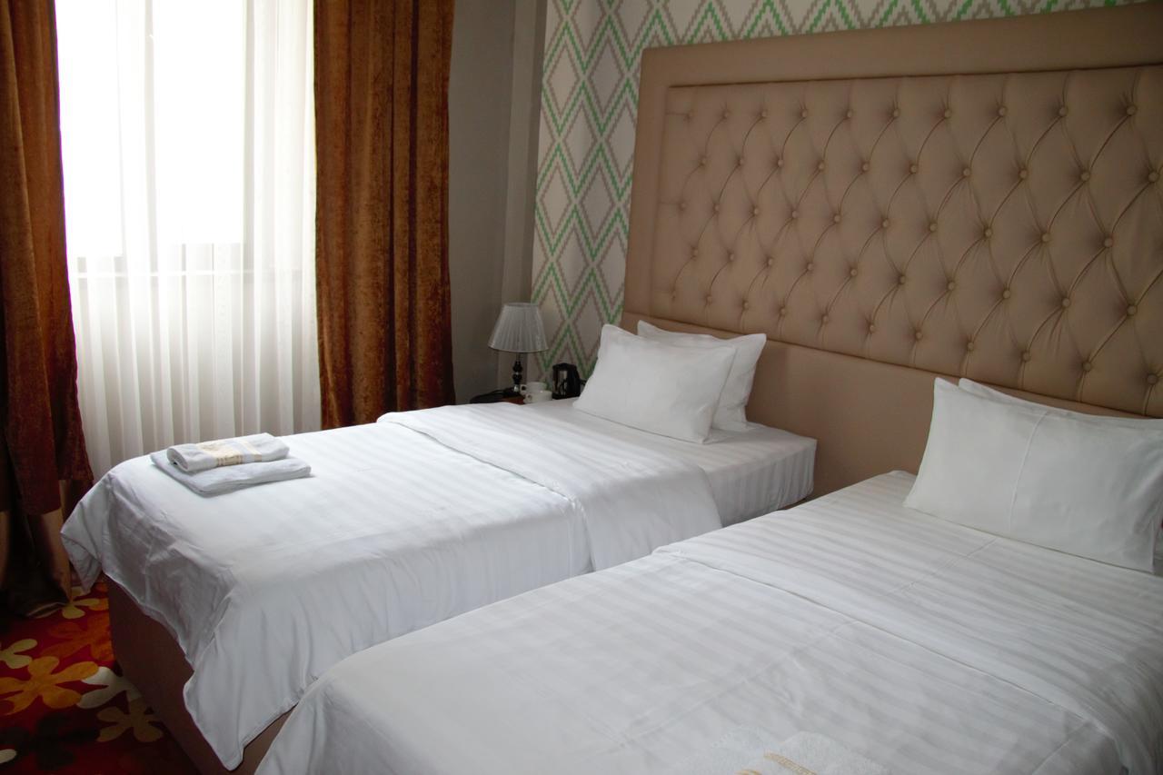 Deluxe Plaza Hotel Almati Kültér fotó